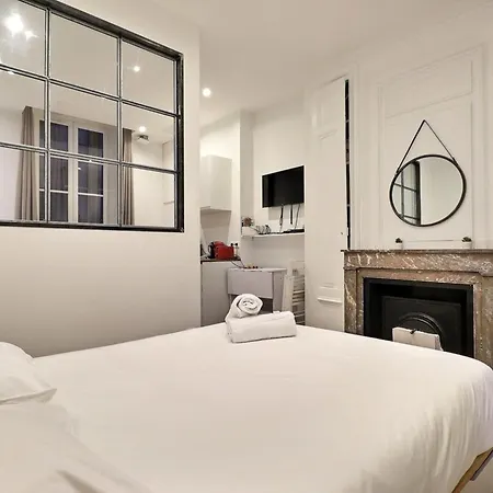 Le Petit Conde - Fully Equipped - 2nd Apartmán